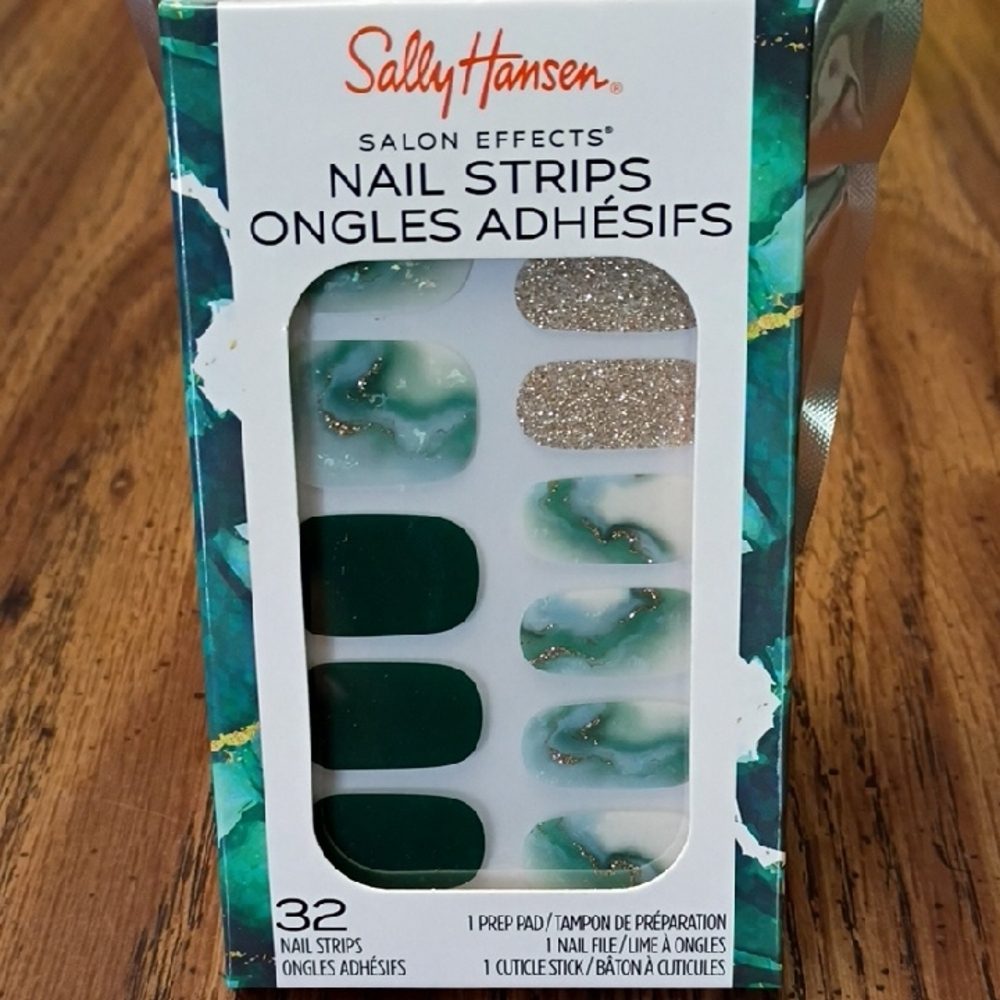 Green and Gold Nail Strips